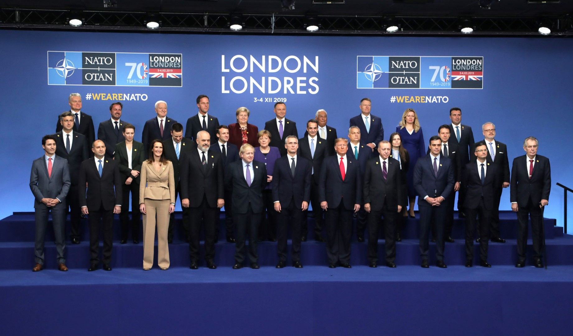 Държавните и правителствените ръководители на страните от НАТО по време на юбилейната за алианса среща в Лондон