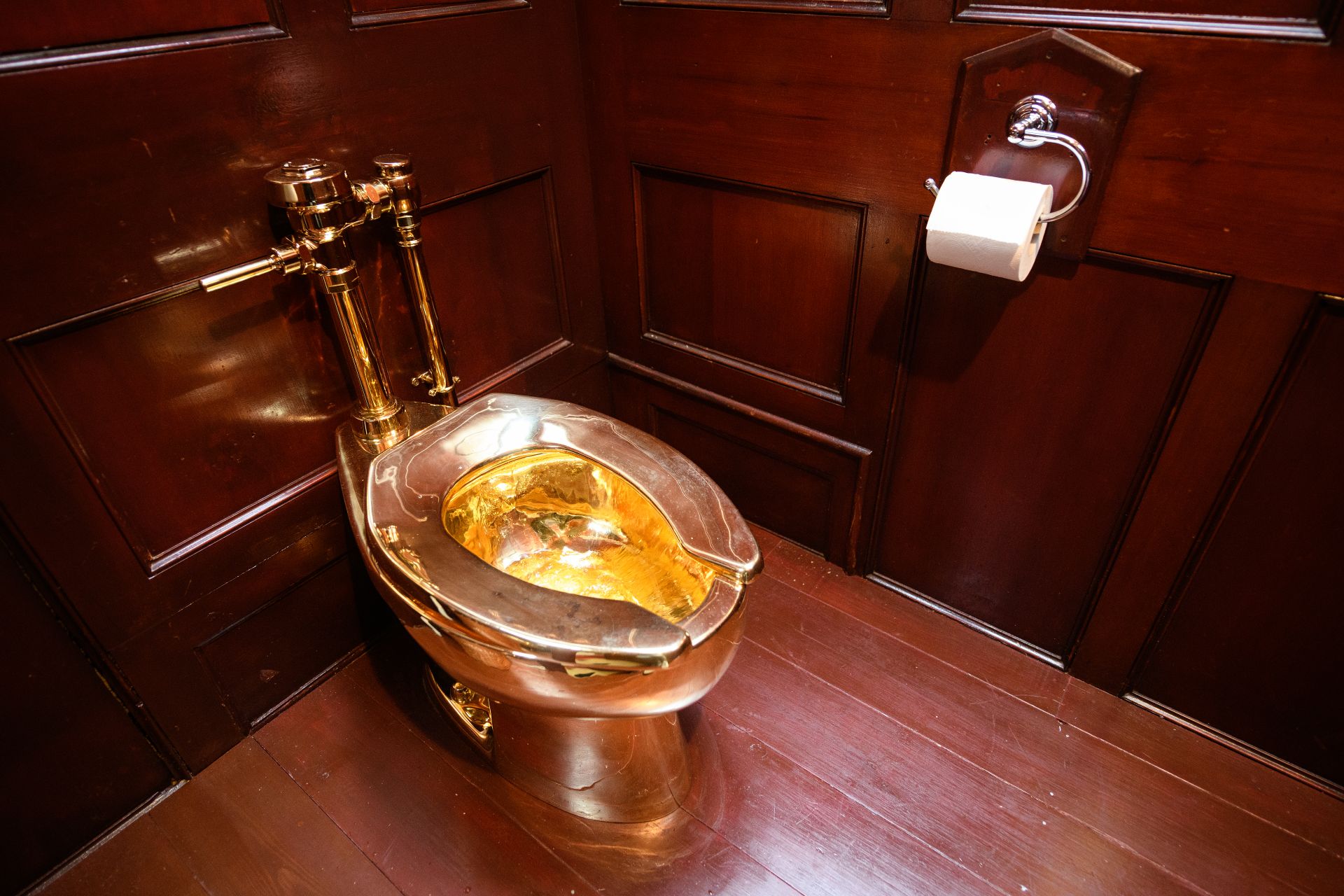 Златната тоалетна на Кателан