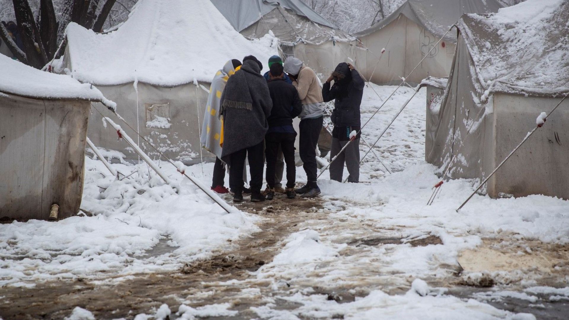 Организаторите на международен младежки турнир по тенис на маса настояха