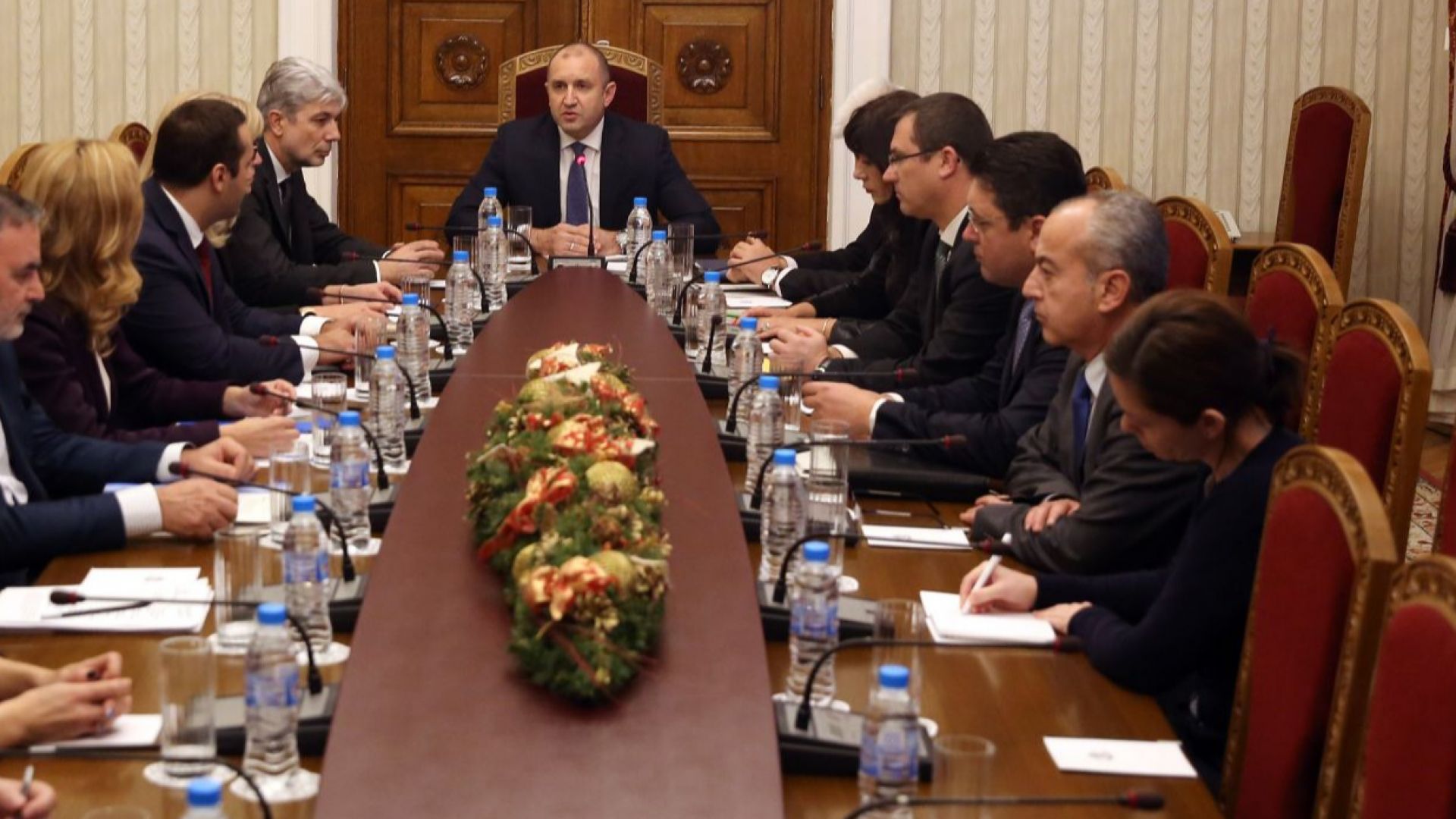 Румен Радев на срещата с трима министри: Имаме криза във водния сектор