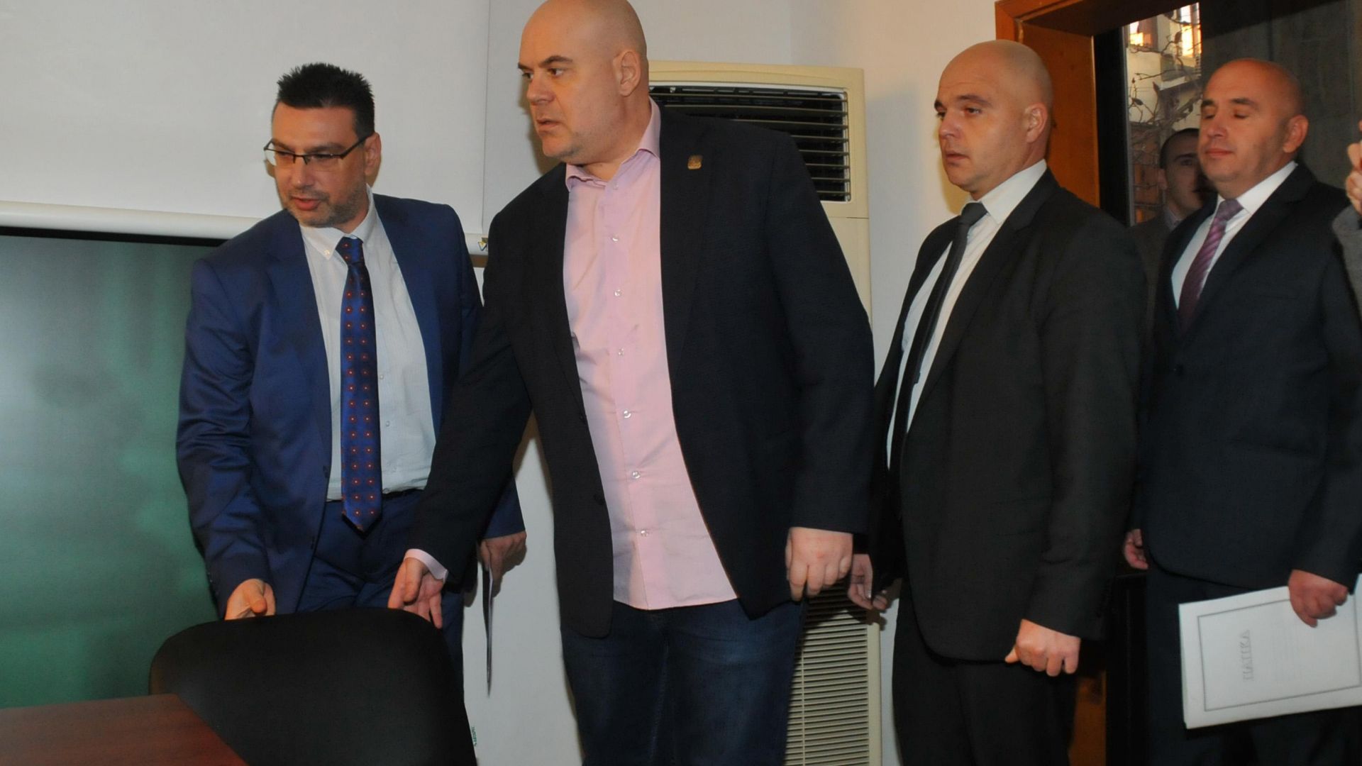 Магистралният бандит Емил Милев Крокодила е завел дело срещу Иван Гешев