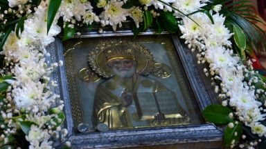Православната църква почита днес паметта на св Николай Мирликийски Чудотворец