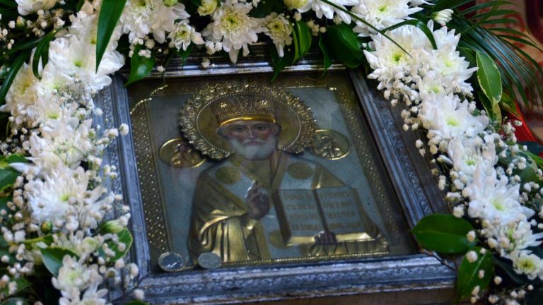 Православната църква почита днес паметта на св. Николай Мирликийски Чудотворец.