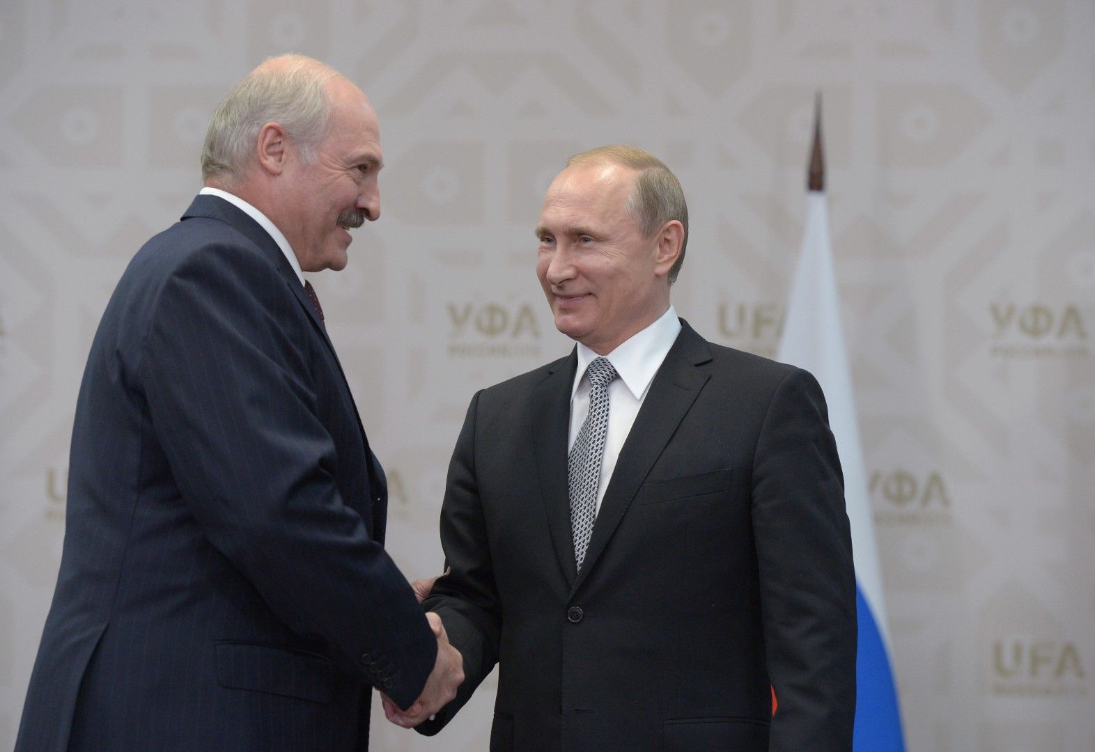 Александър Лукашенко и Владимир Путин на среша на БРИКС в Москва през 2015 г.