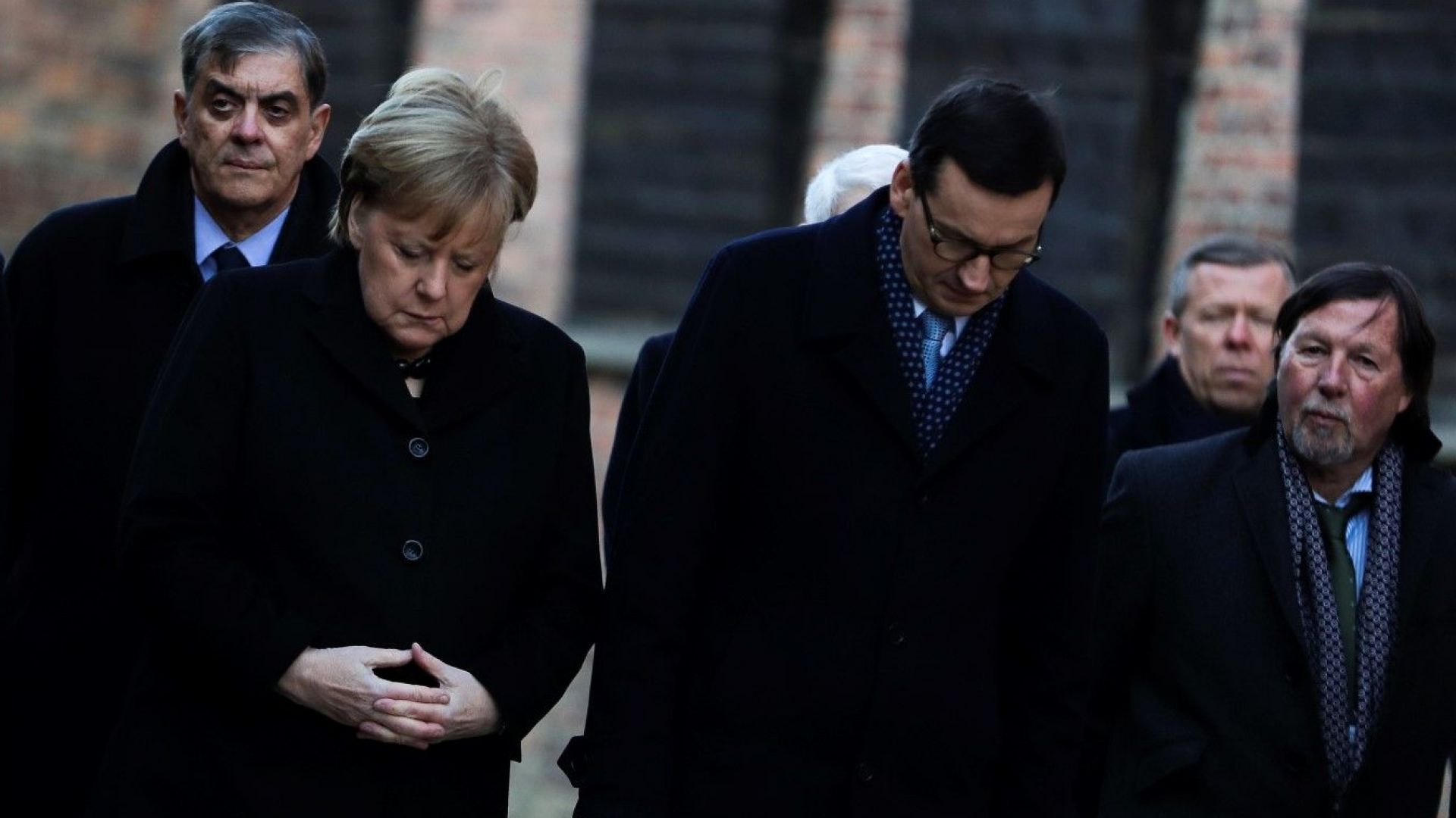 Германския канцлер Ангела Меркел пристигна днес в бившия нацистки лагер