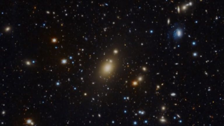 Астрономи откриха гигантска "мъртва" галактика