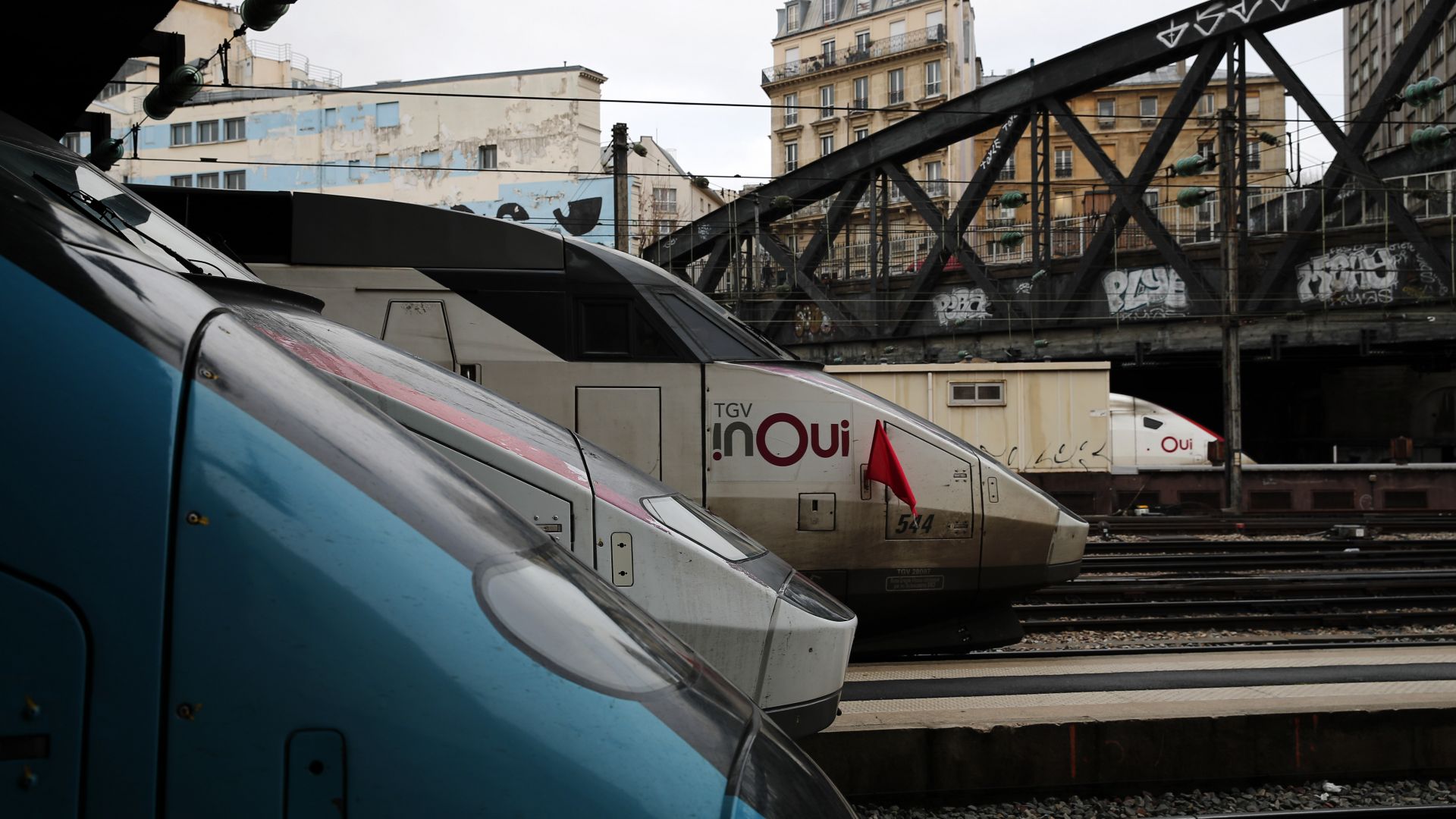 Транспортен хаос във Франция след трети ден стачки