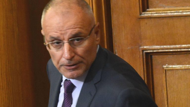 Управителят на БНБ Димитър Радев също е с положителен тест