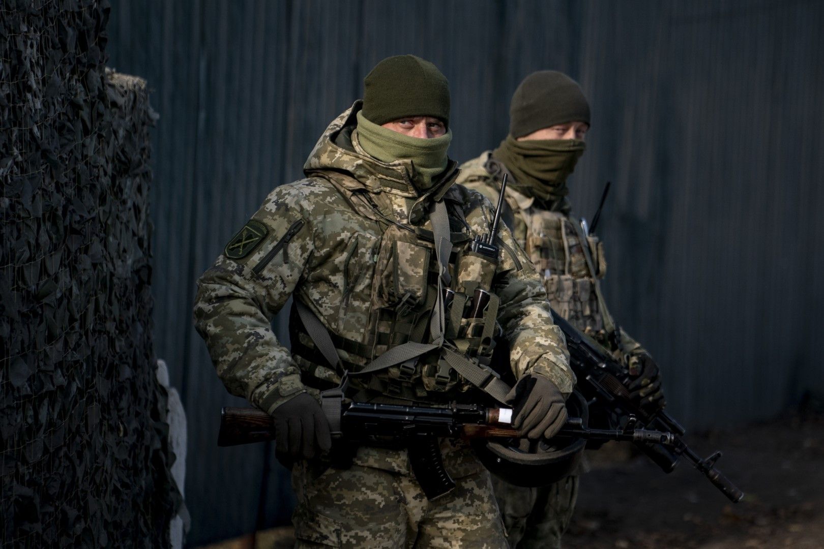 Украински военни патрулират край "граничния" пункт с Луганск в Източна Украйна, 2 ноември 2019 г.