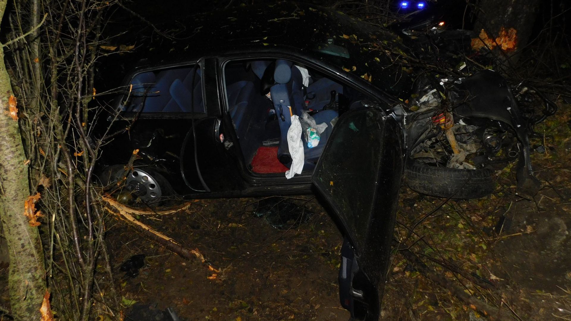 Петима души пострадаха при две тежки катастрофи в Разградско. 22-годишно