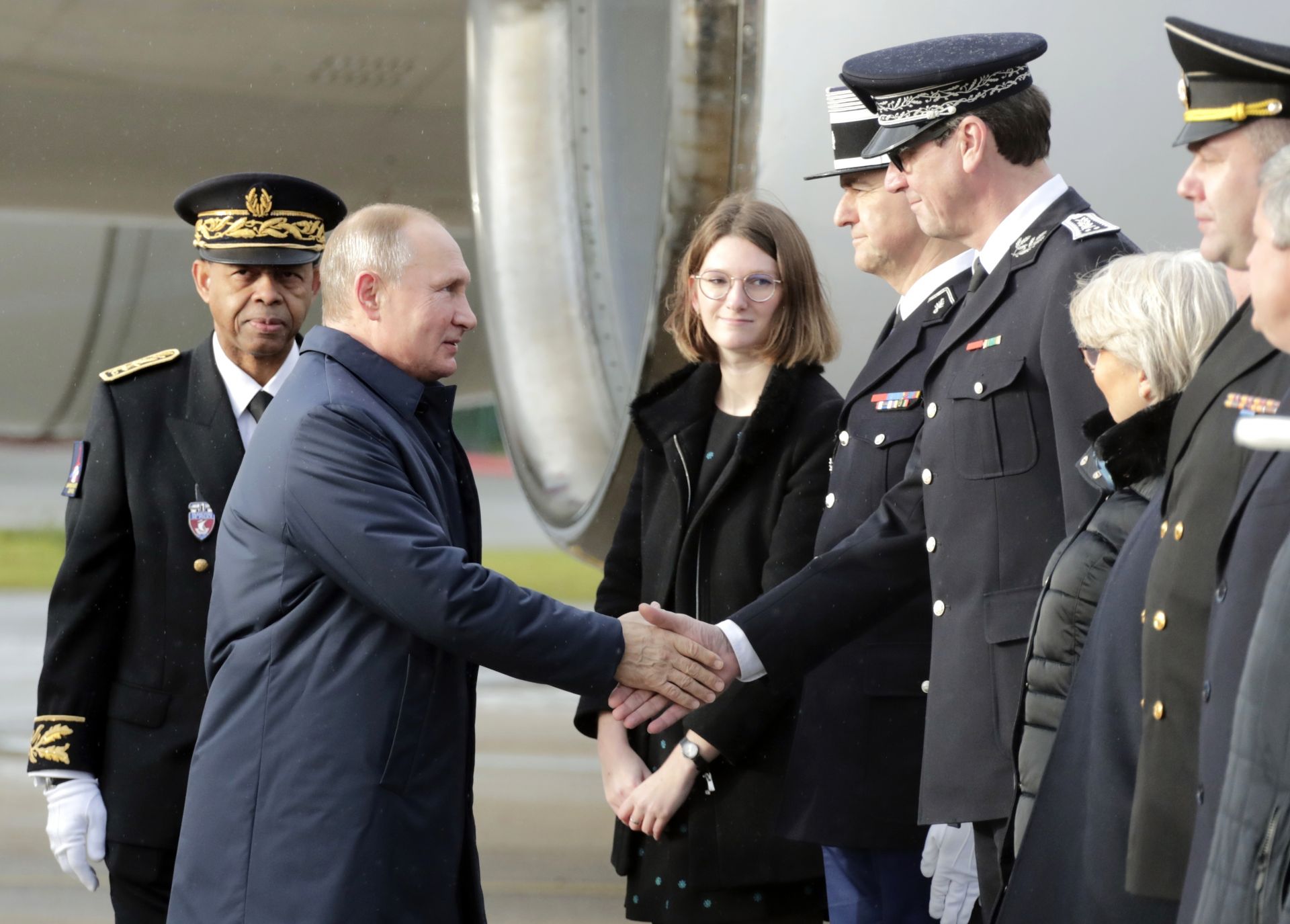 Руският президент Владимир Путин пристигна последен в Елисейския дворец. 