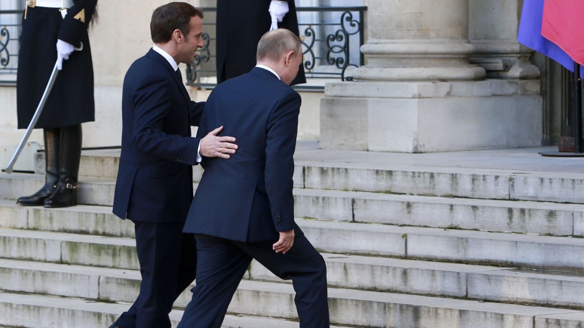 Руският президент Владимир Путин пристигна последен в Елисейския дворец Той