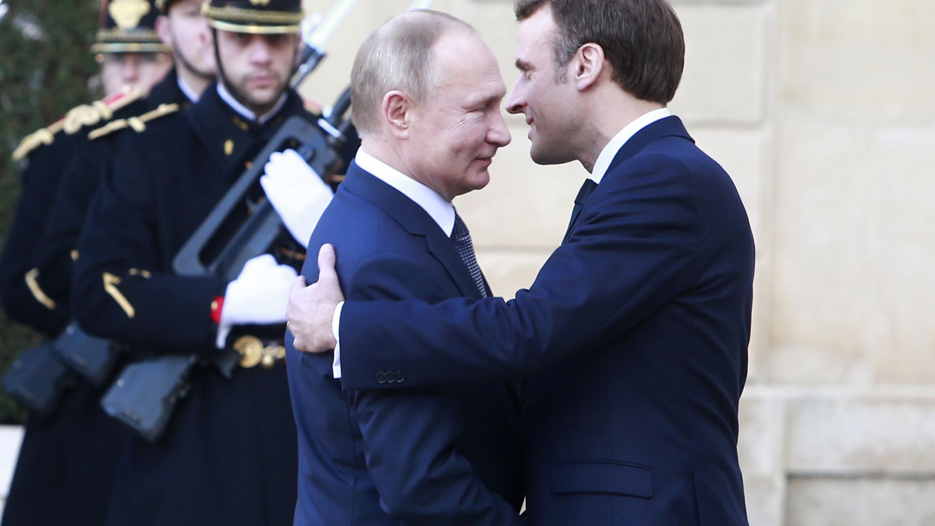 Президентите на Русия и Франция Владимир Путин и Еманюел Макрон