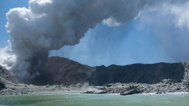 В Нова Зеландия откриха телата на шест жертви на вулканичното изригване