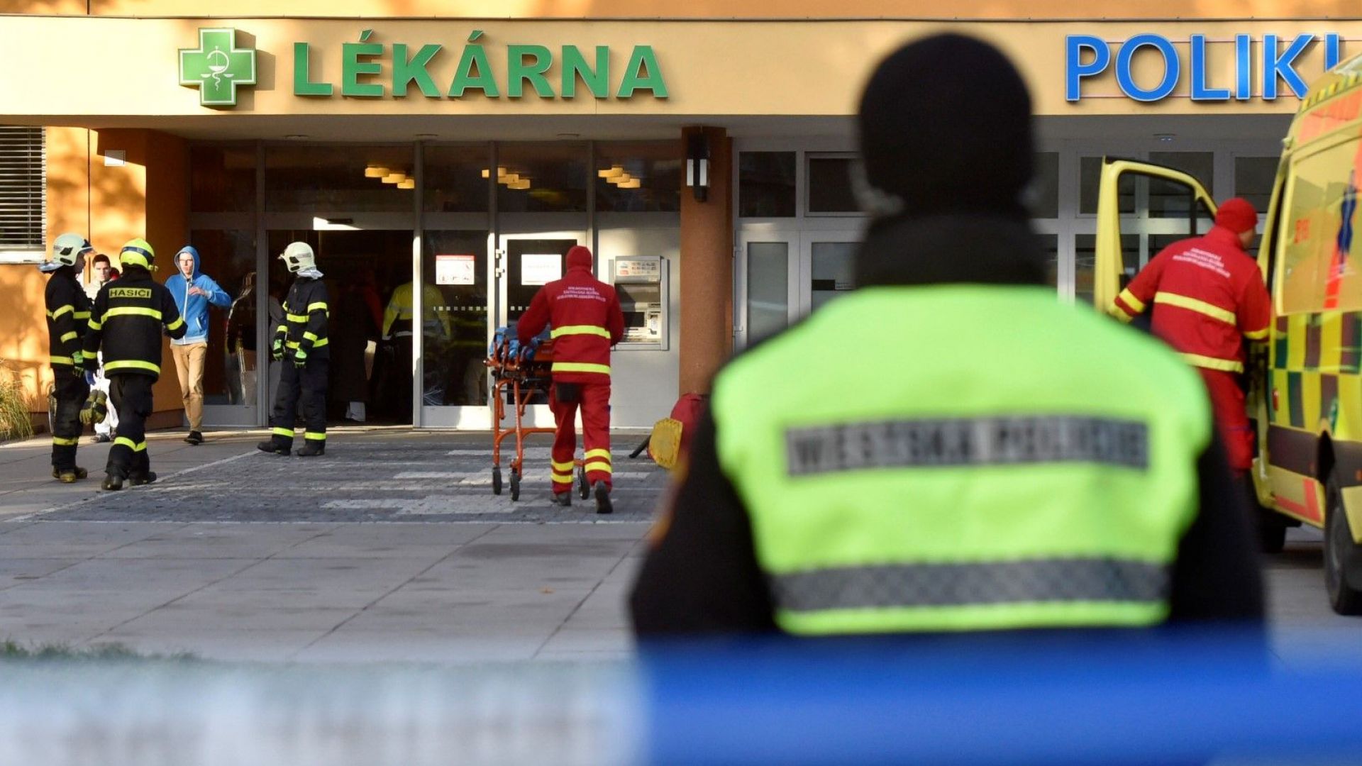 Заподозреният за стрелбата в Острава се е самоубил съобщи чешката