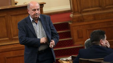 Бившият депутат и бивш конституционен съдия Георги Марков изказа похвали