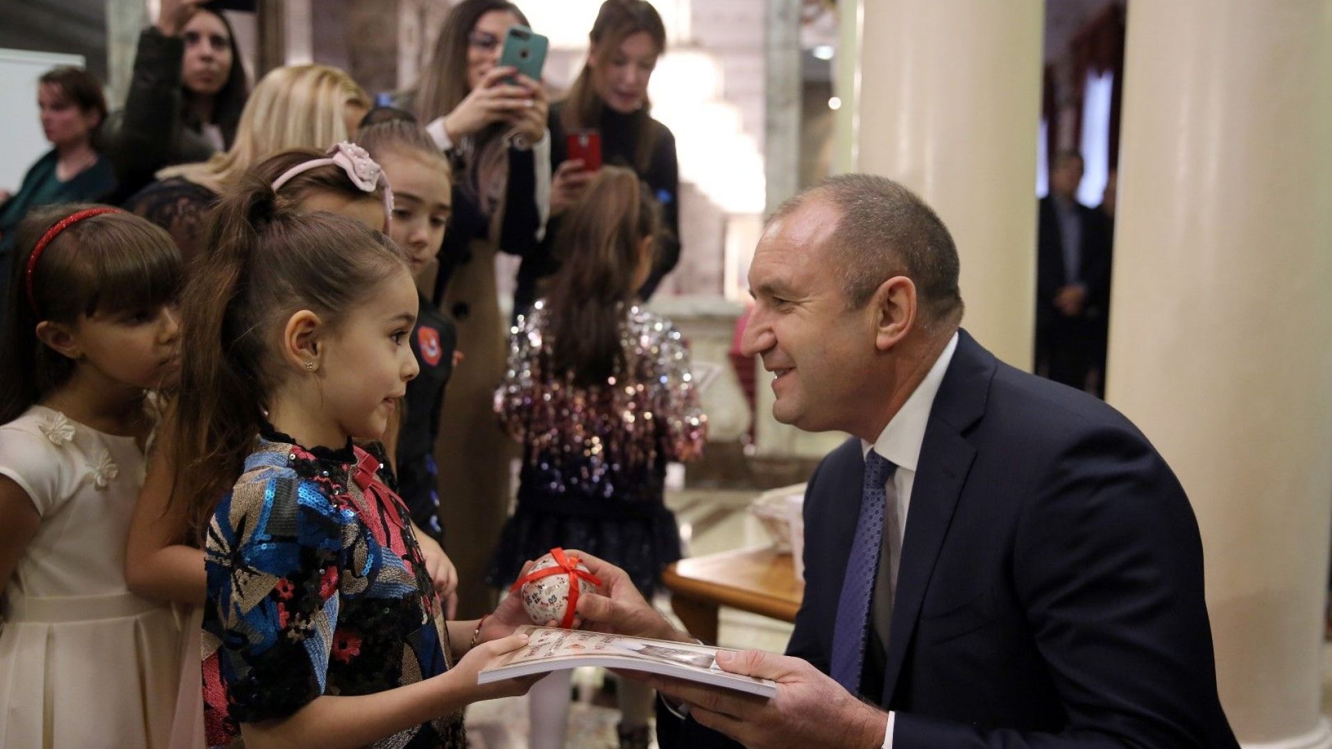 Президентът Румен Радев и съпругата му Десислава Радева ще присъстват