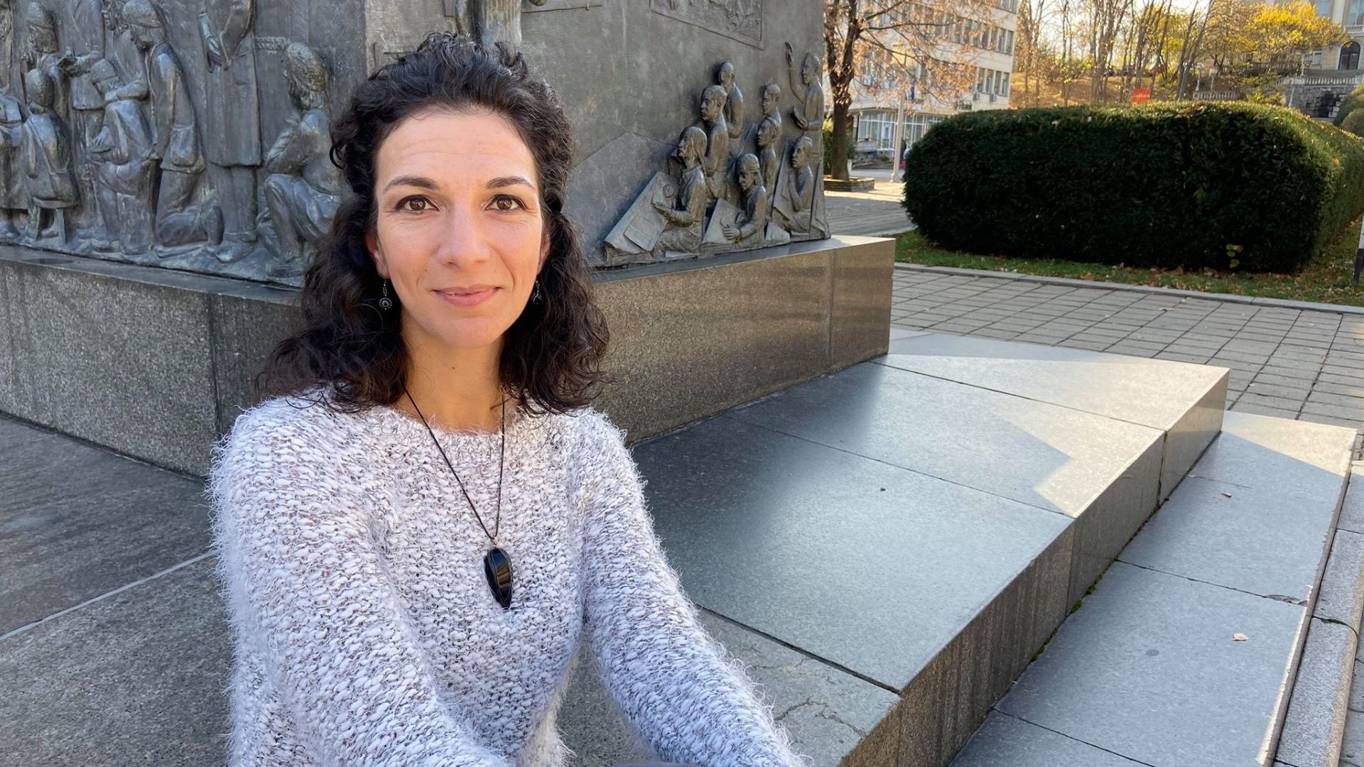 Тя е умна образована успешна и красива Когато се срещаме