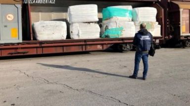  В Италия заловиха над 800 т противозаконен отпадък за България 