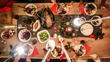 Новогодишната нощ се свързва с богата трапеза забавление и гадаене