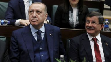 Турският президент Реджеп Тайип Ердоган е подвластен на военни пучисти