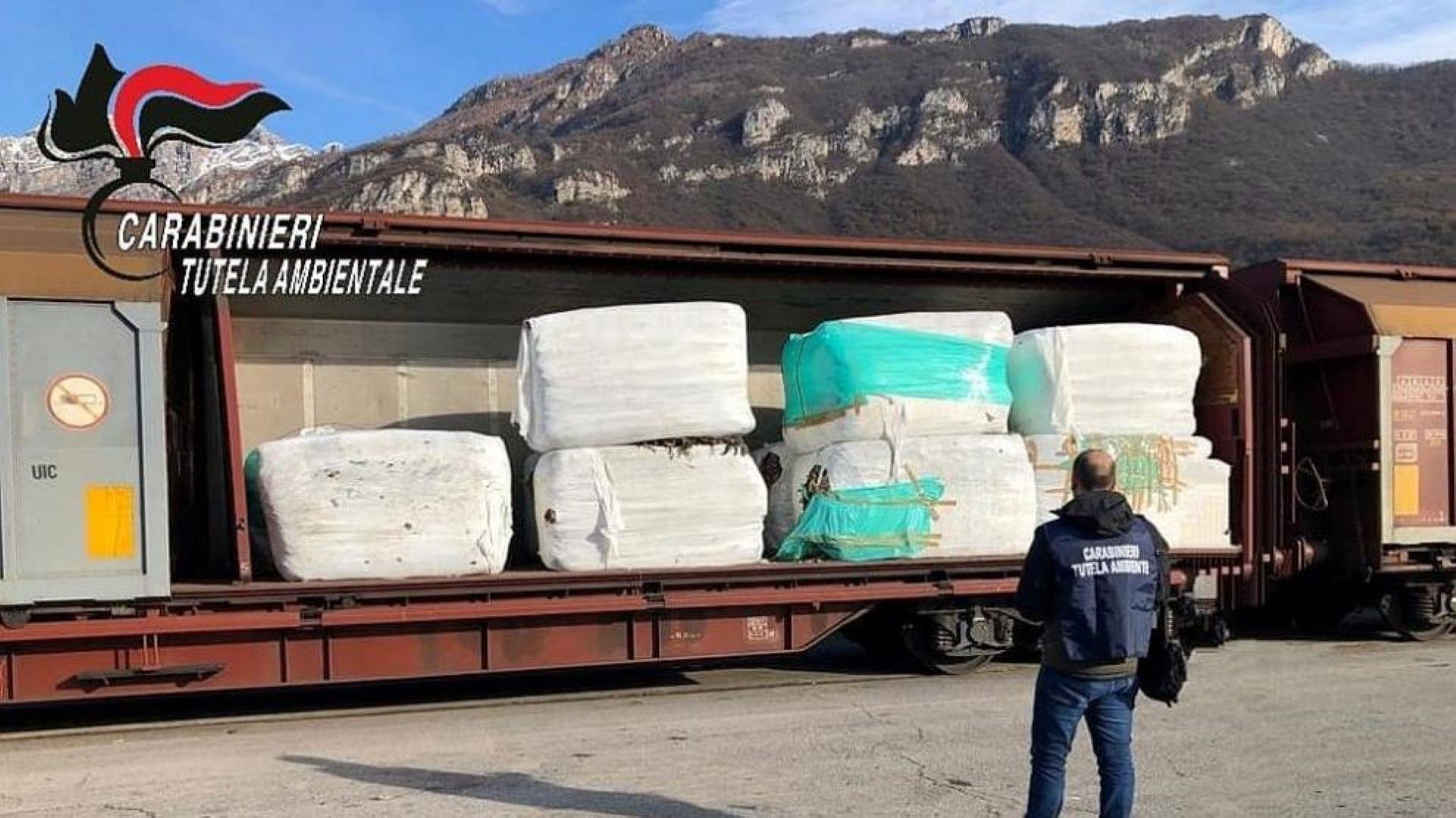 Откритите вагони с отпадъци. Италианските власти водят разследване