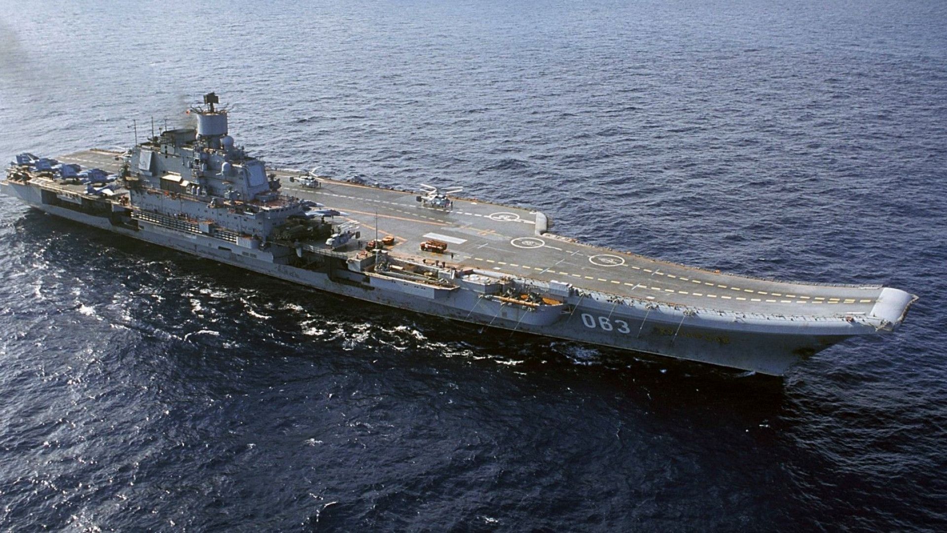 Офицерът изчезнал по време на пожара на руския самолетоносач Адмирал