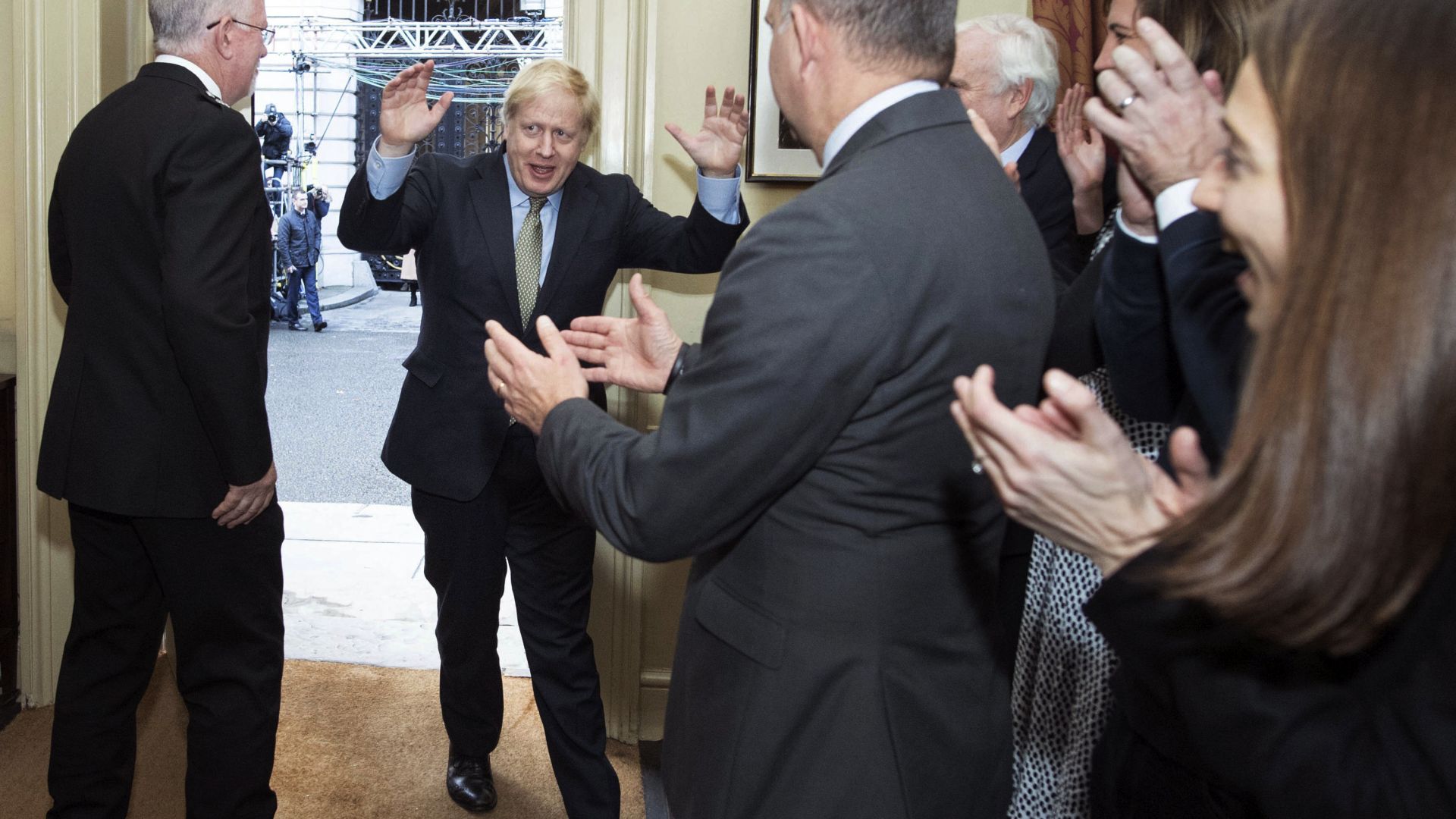 Лидери от цял свят поздравиха днес британския премиер Борис Джонсън