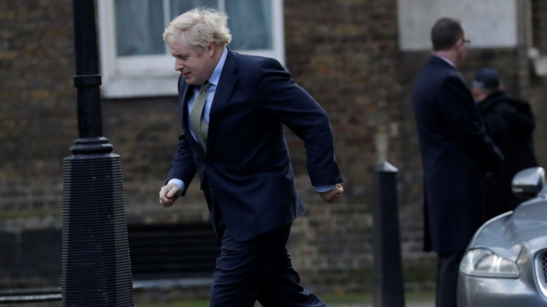 Консервативната партия на Борис Джонсън печели абсолютно мнозинство с 365