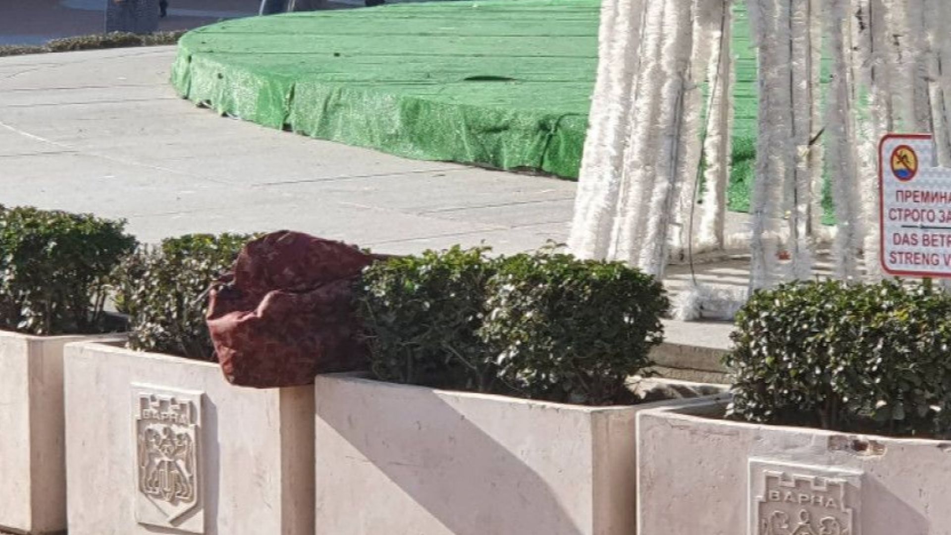 Екип на ДОТИ е взривил сакът намерен безстопанствен на площад