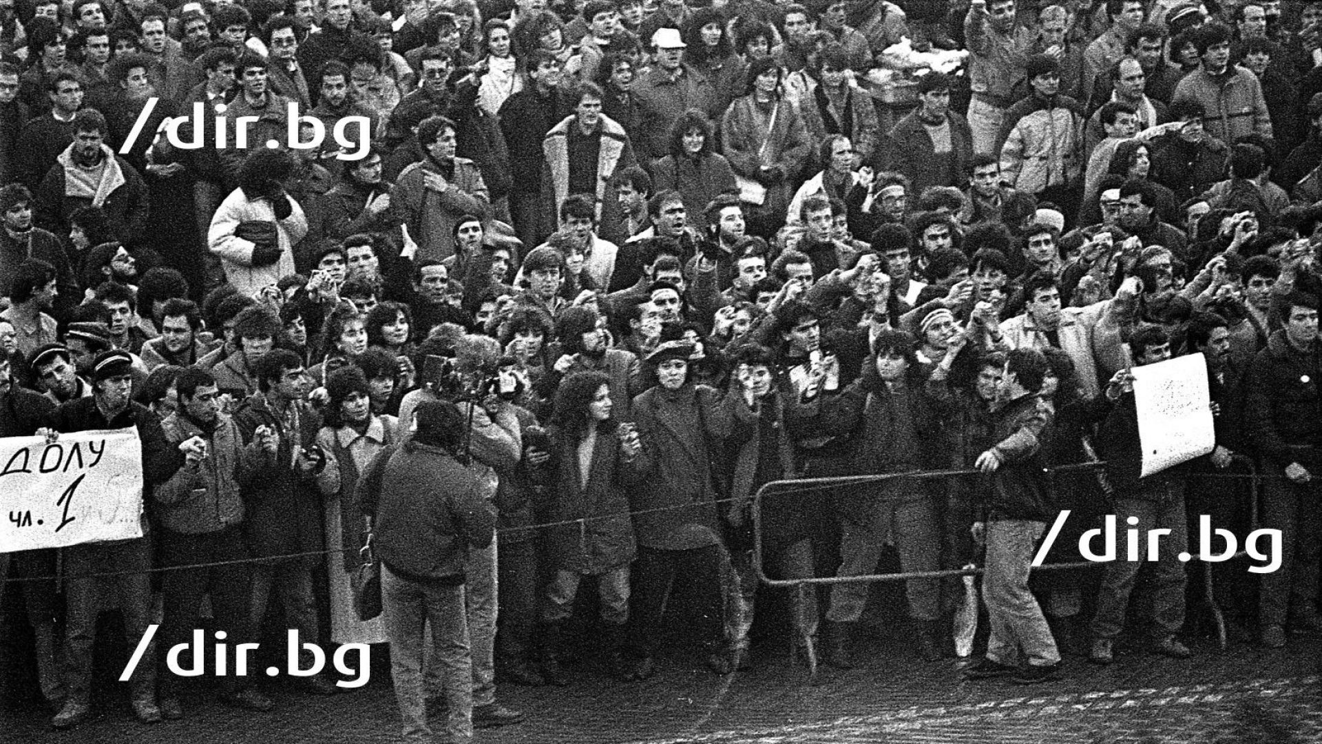 Вече 30 години няма еднозначен отговор дали най дългогодишният външен министър