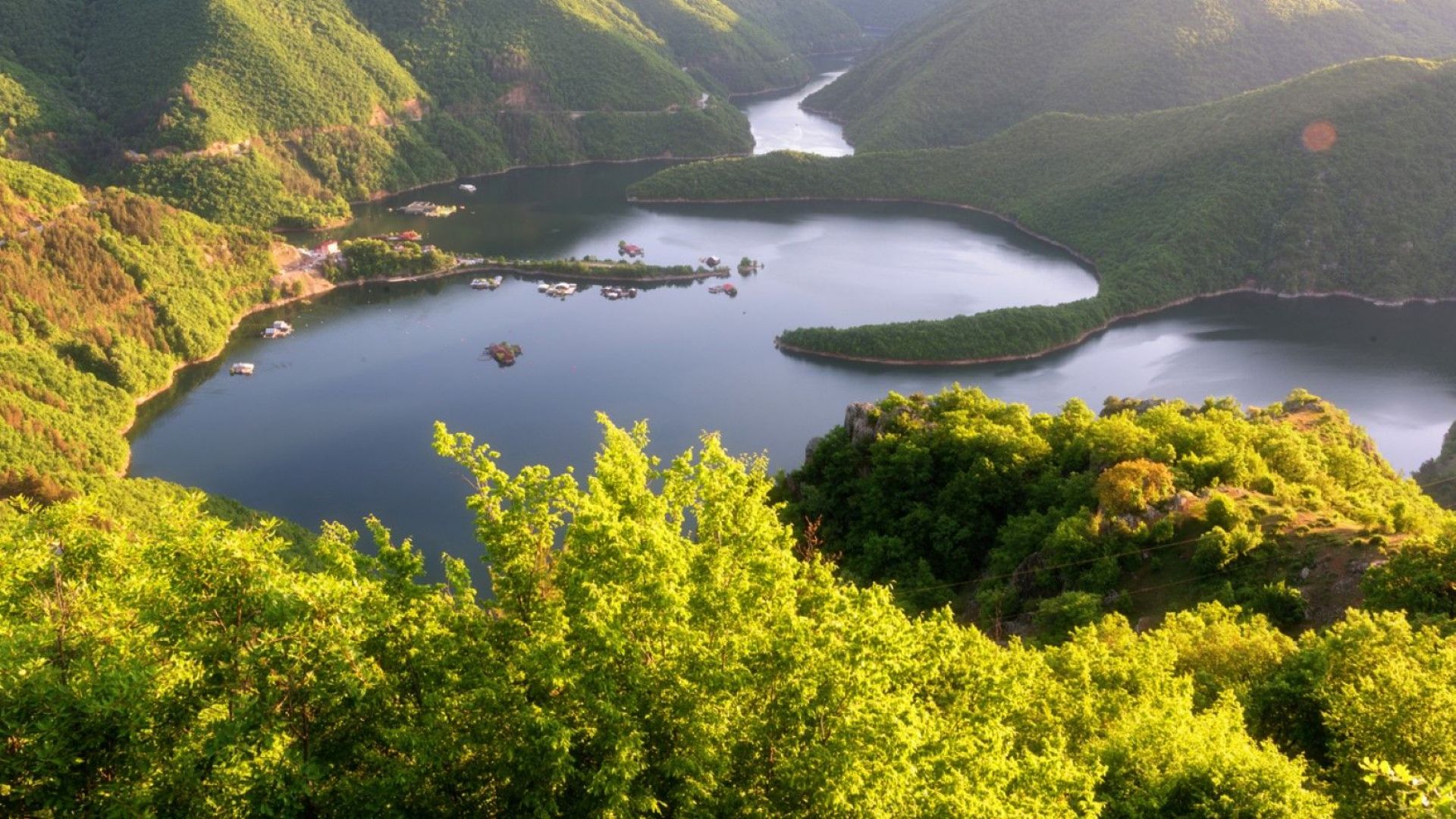 Изтичането на отработени води на ВЕЦ Въча 1 е причината