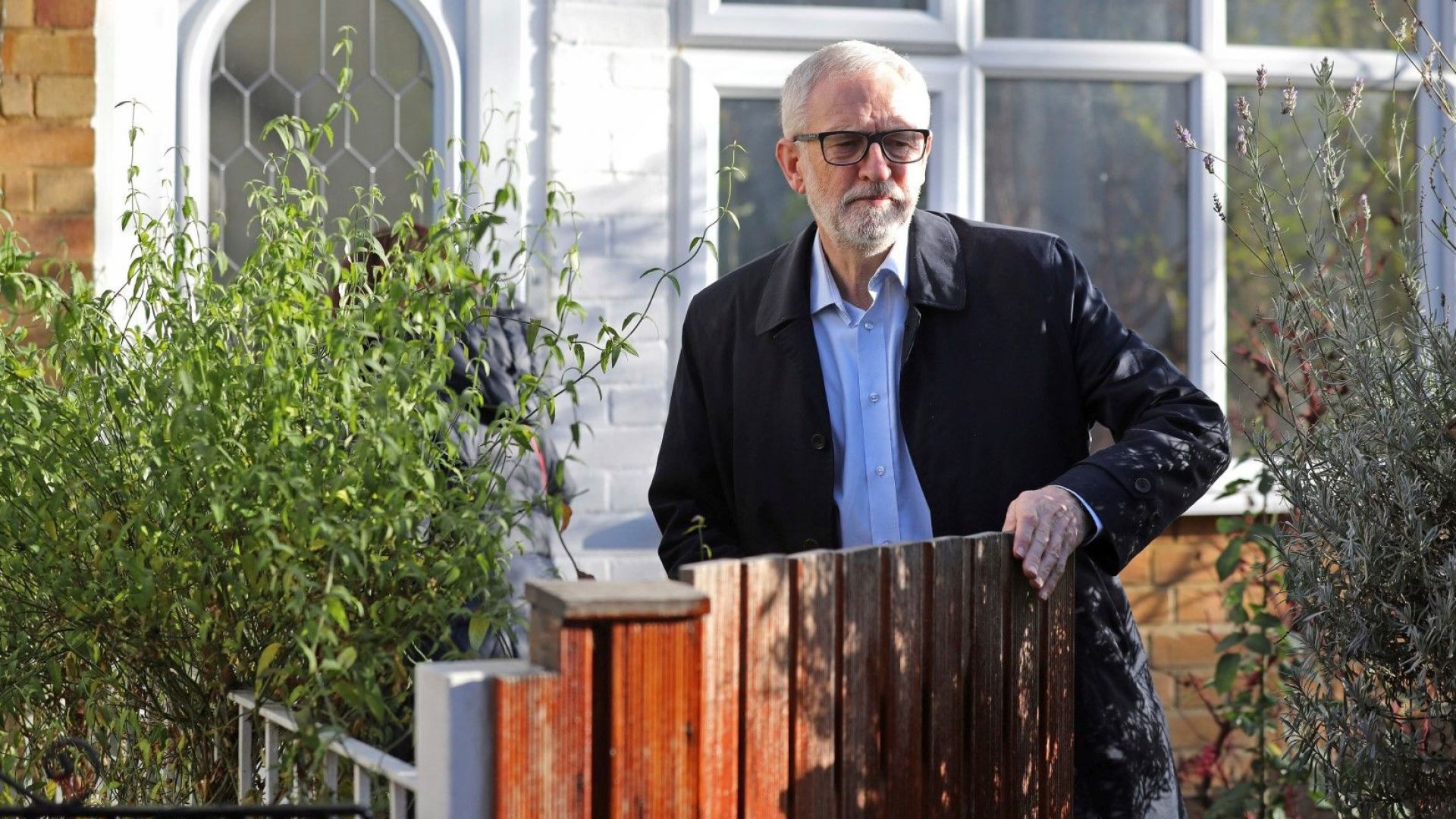 Лидерът на британската опозиционна Лейбъристка партия Джереми Корбин се извини