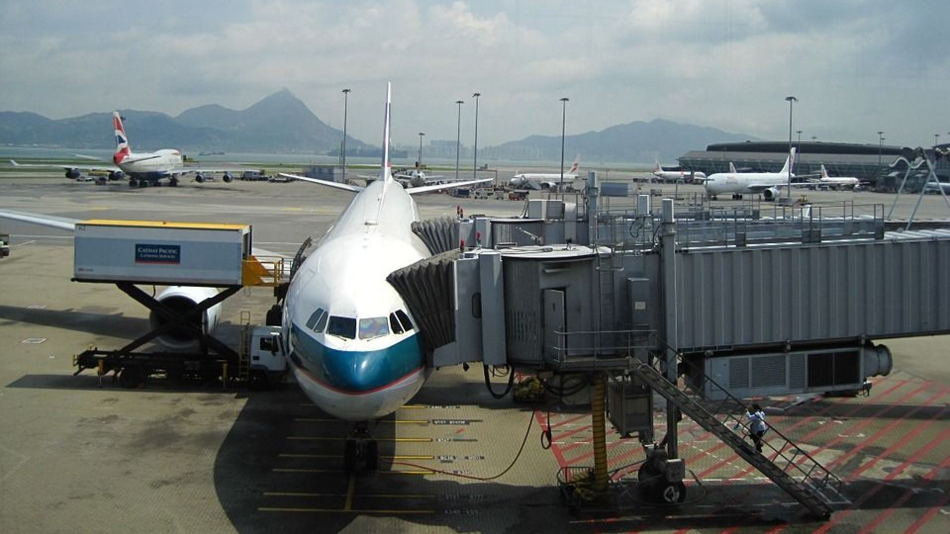 Хонконг отчете най-големия спад на броя на пътниците от десетилетие