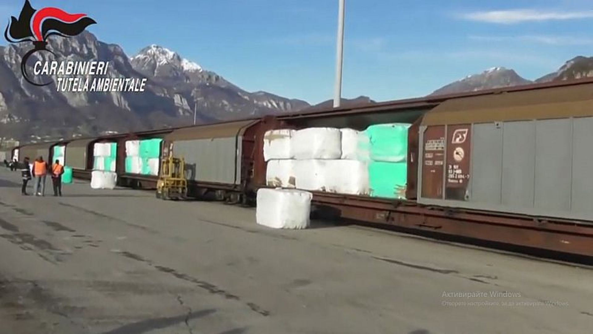 Фирмата стопанисваща сметището което запали мост на магистрала Струма складирала