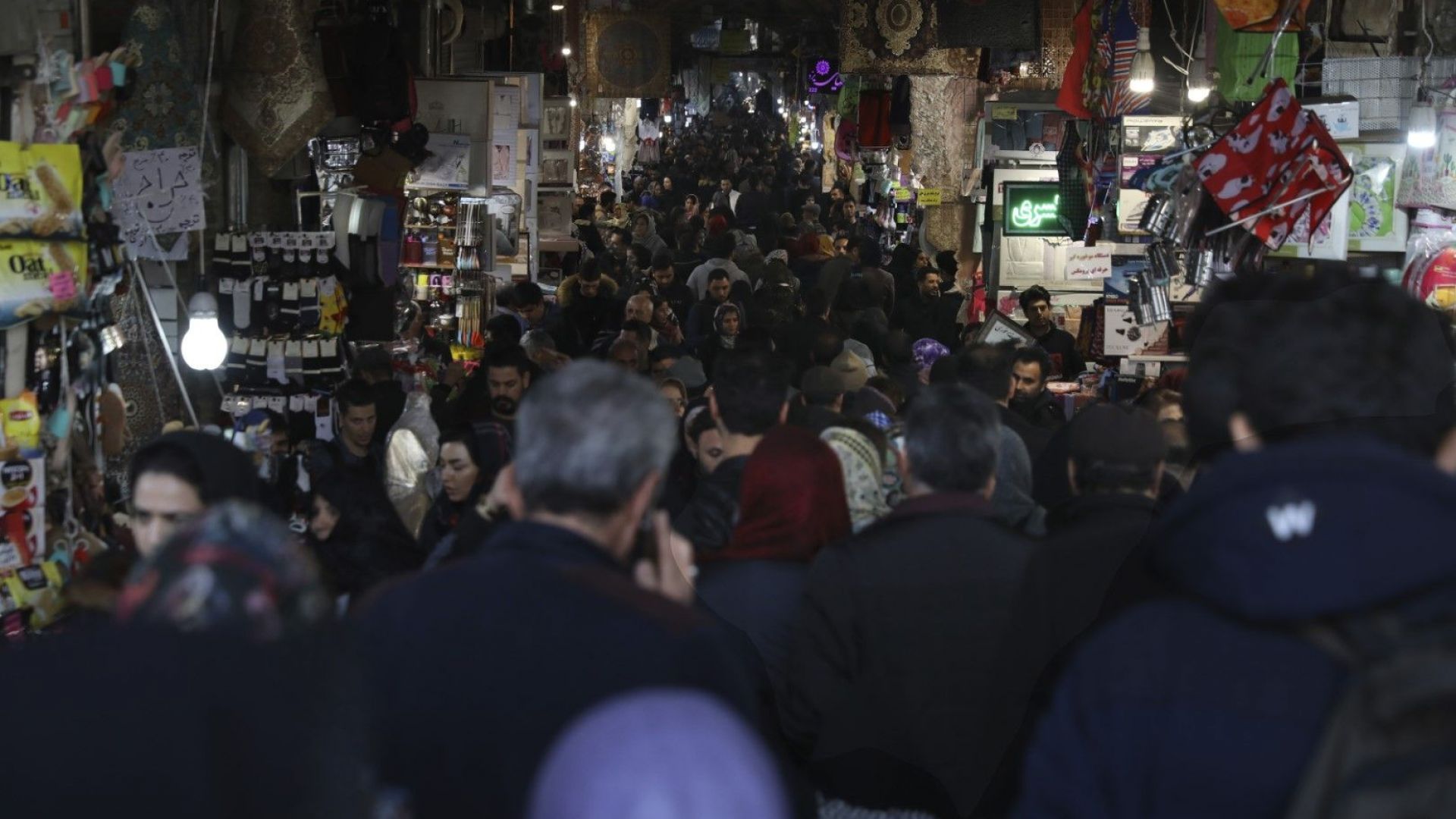 Най малко 304 души са били убити в Иран по време