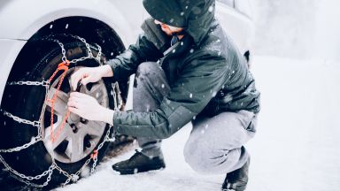 Mr.Bricolage дава ценни съвети как да поддържаш колата през зимата