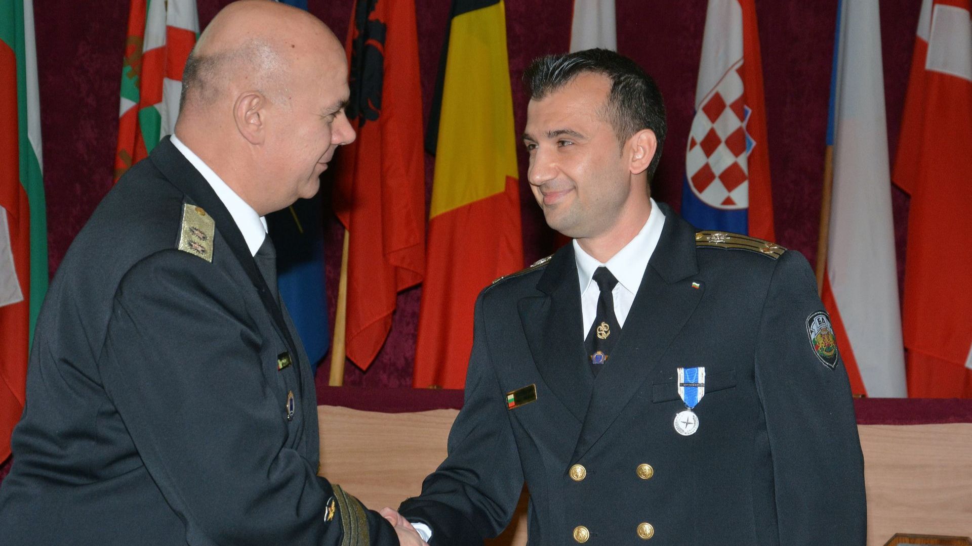Български морски офицер отличен с най-високата награда на НАТО