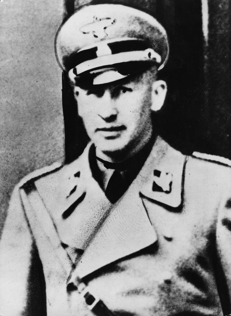  Райнхард Хайдрих, висoкопоставен нацист, някогашен зам.-шеф на Гестапо 