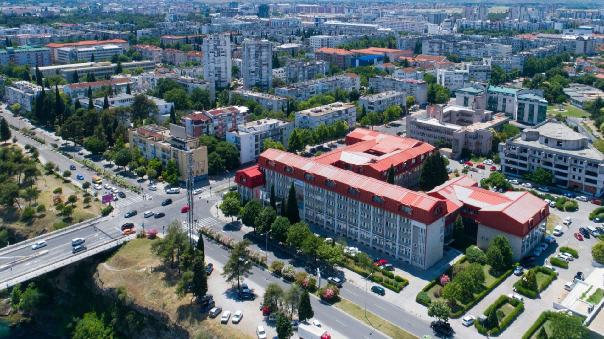 Част от сградата на българското посолство в черногорската столица Подгорица