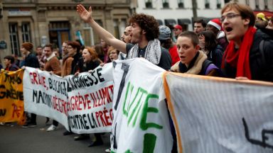 Рекорден брой протестиращи във Франция заради пенсионната реформа 