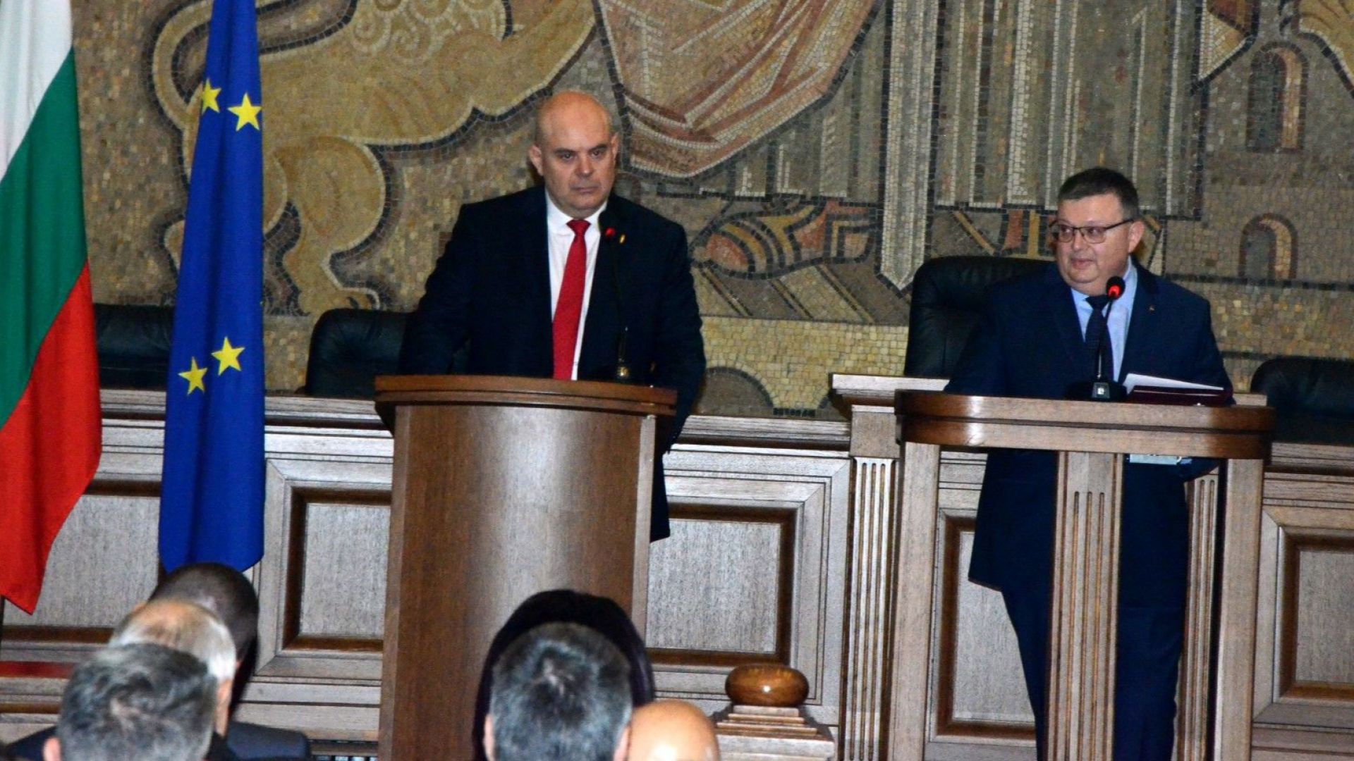 Иван Гешев се закле като главен прокурор в зала Тържествена