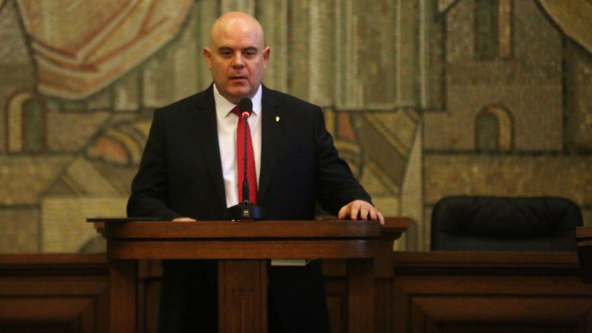 Омбудсманът Диана Ковачева сезира главния прокурор Иван Гешев с искане