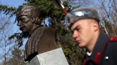 Откриха паметник на капитан Петко войвода в Борисовата градина (снимки)