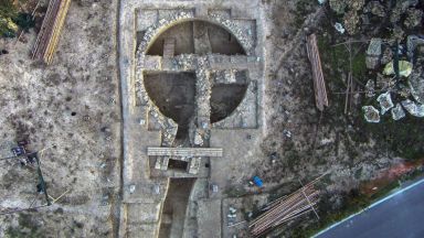 Археолози откриха кралски гробници на 3500 години в Гърция (снимки)