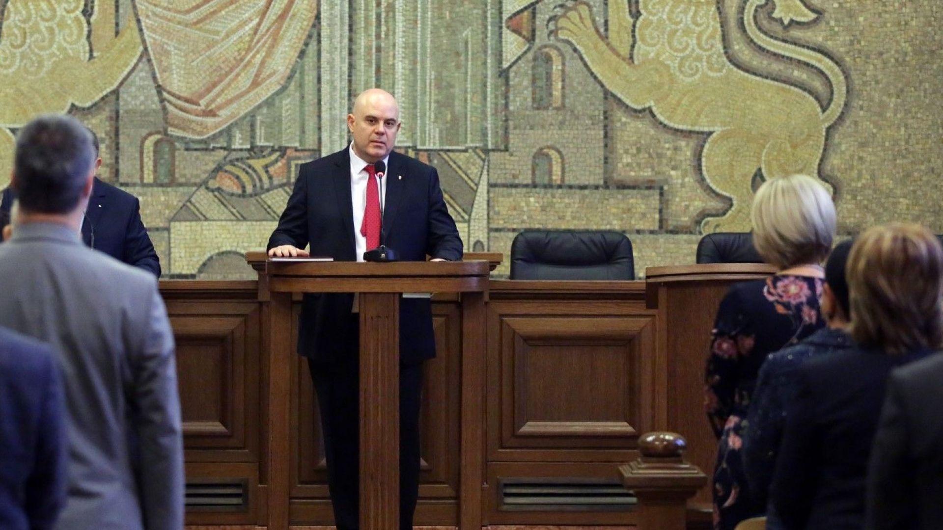 Министерският съвет поиска от Конституционния съд тълкуване на Основния закон