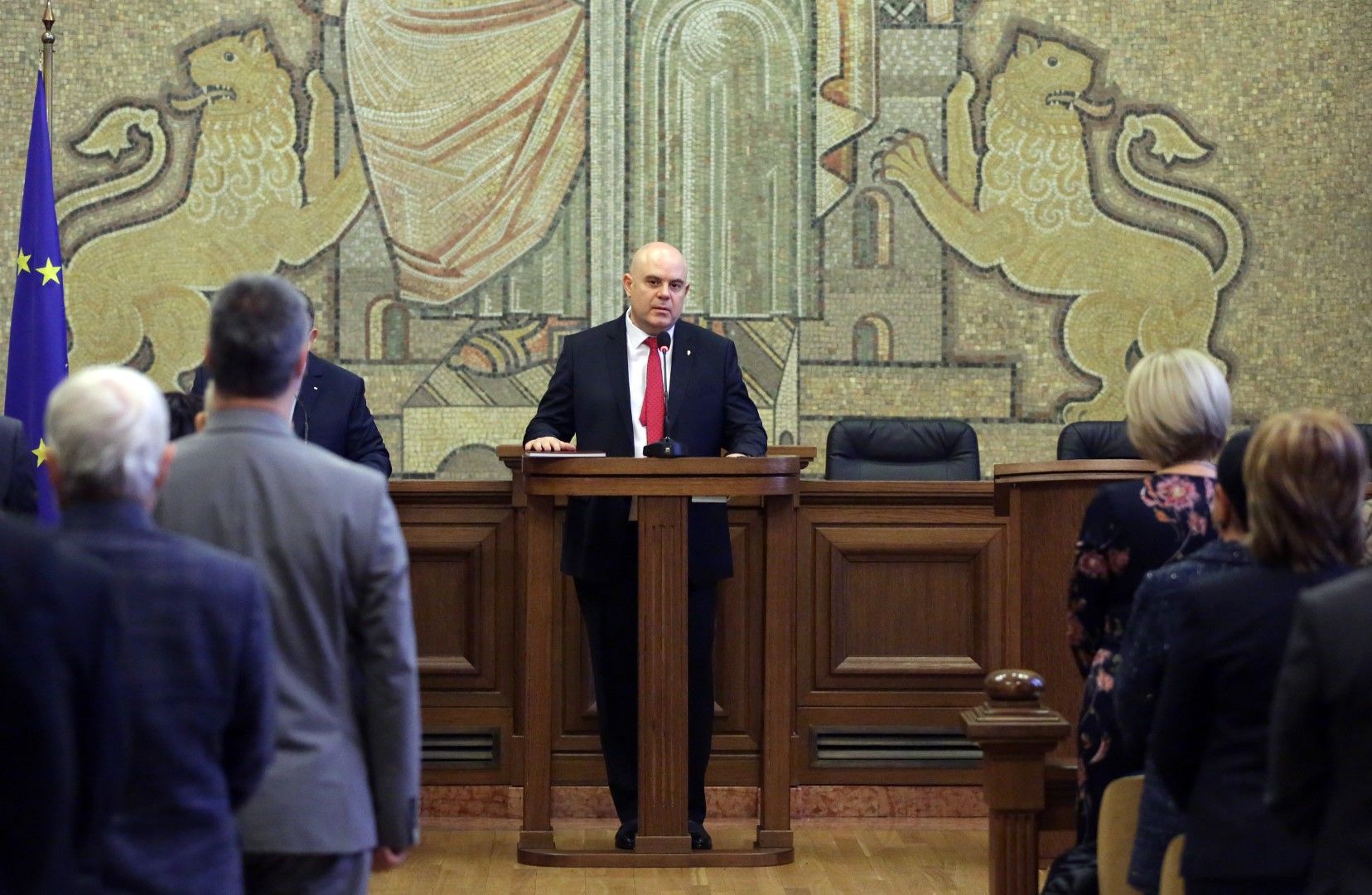 В зала "Тържествена" на Съдебната палата се състоя церемония по повод встъпване в длъжност на новия главен прокурор на Република България Иван Гешев
