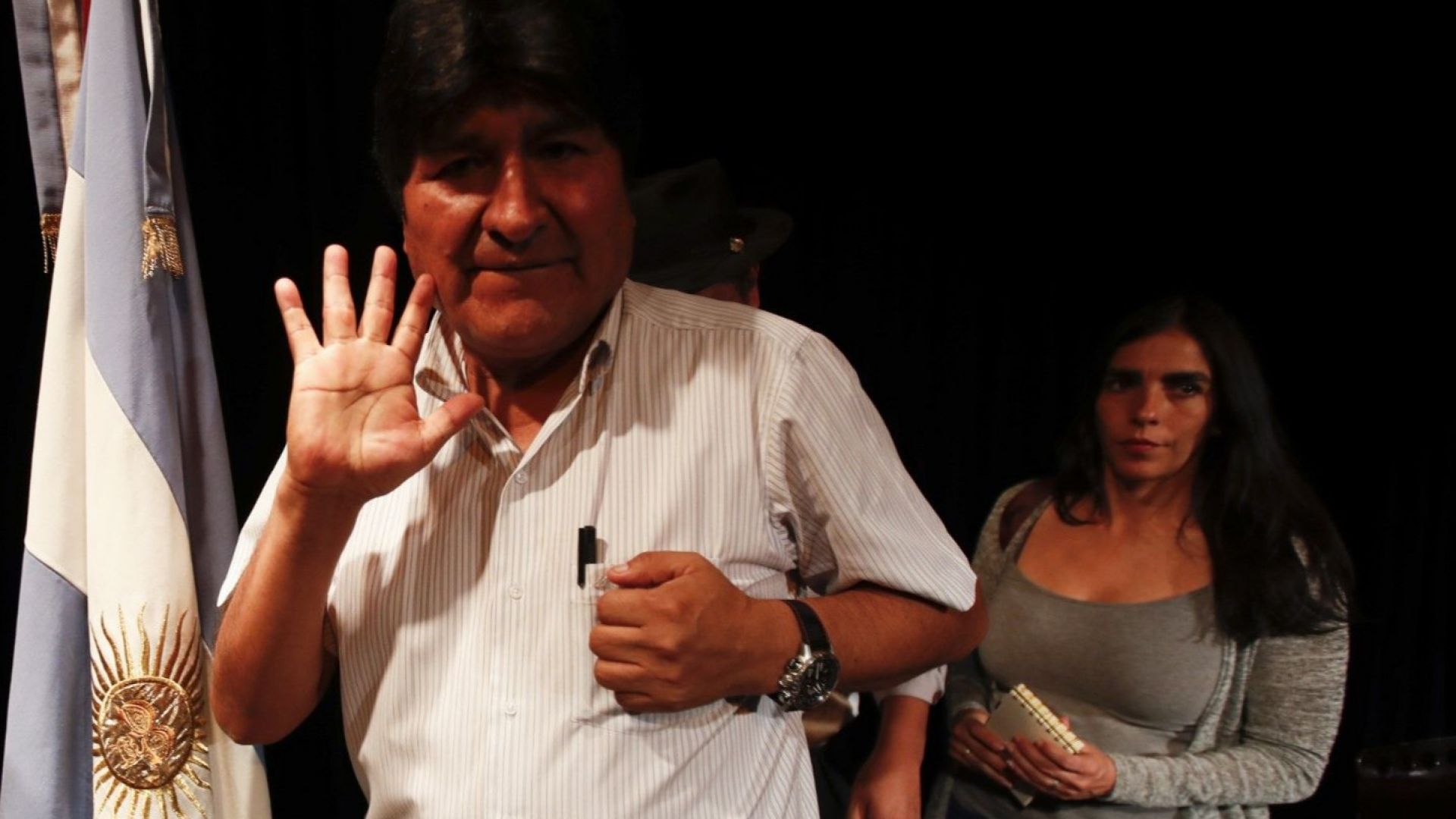 Боливийската прокуратура издаде заповед за арест на бившия президент Ево