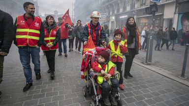 Ресторанти, хотели и магазини с големи загуби заради стачката във Франция