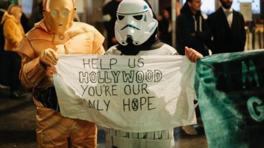 Екоактивисти на премиерата на "Междузвездни войни": Помогни ни, Холивуд, ти си единствената ни надежда